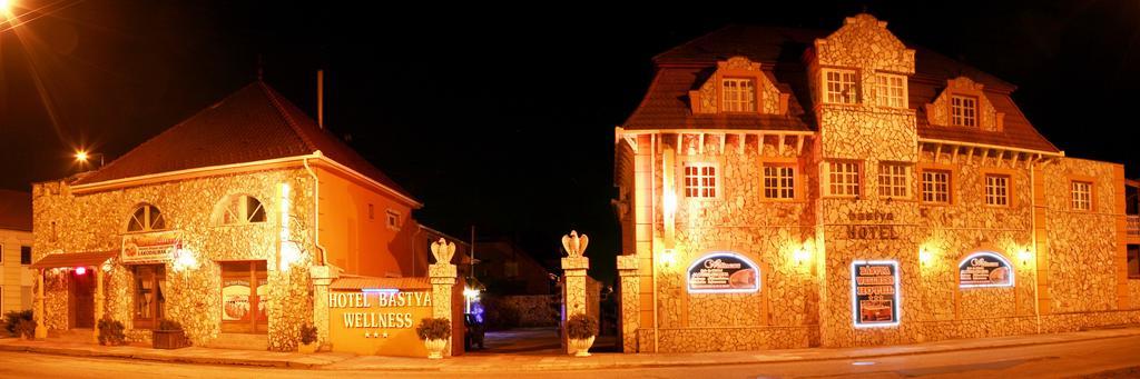 Bástya Wellness Hotel - Nyírbátor Esterno foto